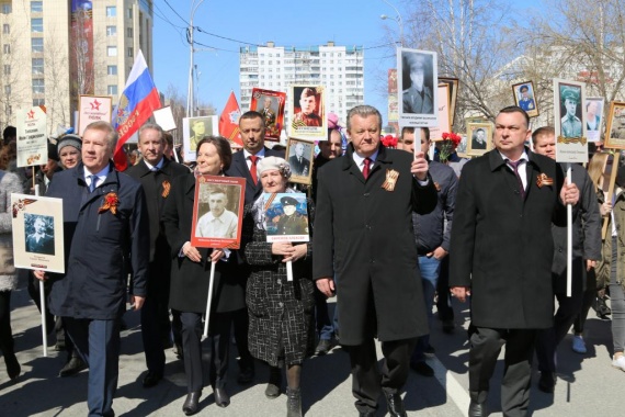 25 тысяч сургутян 9 мая прошли в «Бессмертном полку» // ФОТО