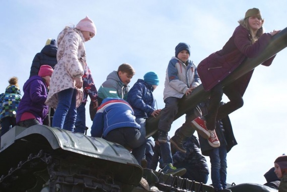 День Победы в Сургуте — народные гуляния с патриотизмом и дискомфортом // ФОТО День Победы в Сургуте — народные гуляния с патриотизмом и дискомфортом // ФОТО