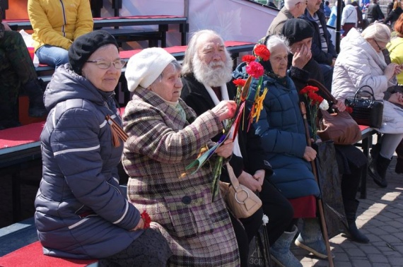 День Победы в Сургуте — народные гуляния с патриотизмом и дискомфортом // ФОТО День Победы в Сургуте — народные гуляния с патриотизмом и дискомфортом // ФОТО
