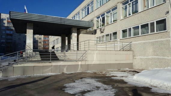 Конфликт родителей и администрации старейшей сургутской гимназии вырос до масштабов города