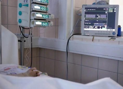 Сургутские врачи несколько суток боролись за жизнь годовалого ребенка, укушенного змеей