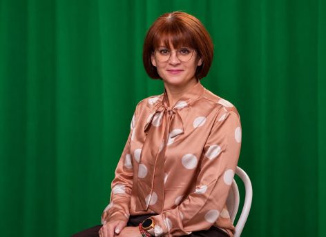 Педагог из Югры получила почти полмиллиона рублей и доплату к пенсии