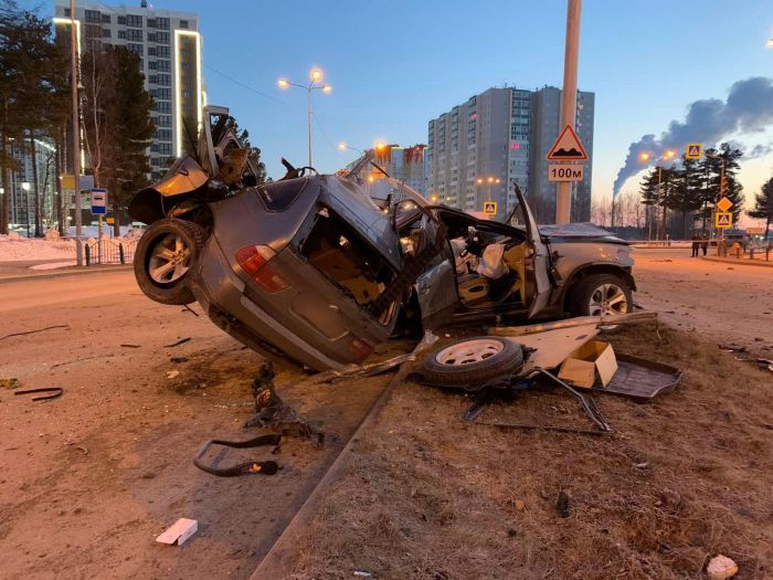​В Сургуте BMW разорвало на части – погиб водитель
