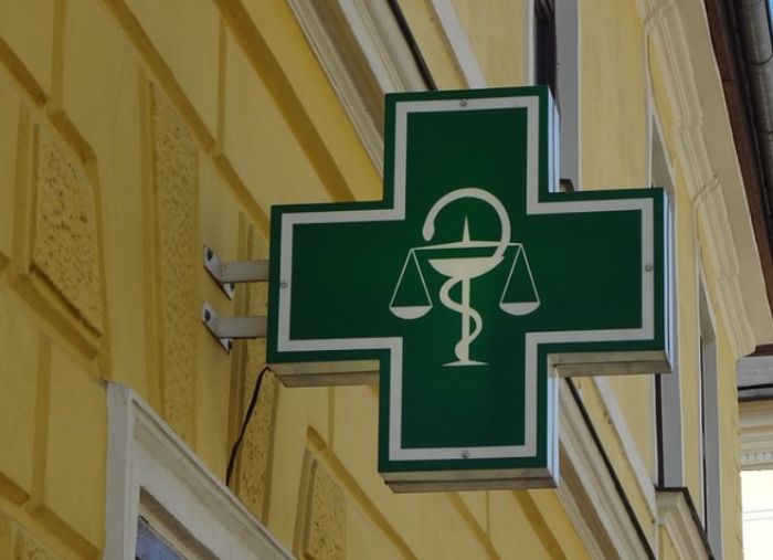 Цены на лекарства в УрФО выросли на 1-23%, сообщил полпред Якушев