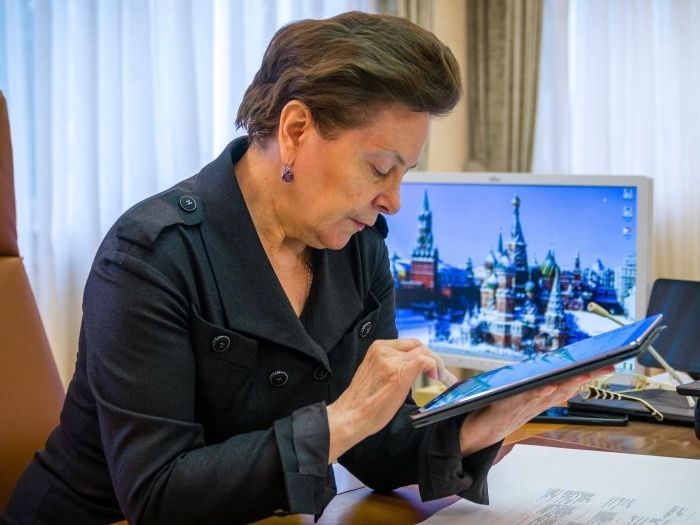 Наталья Комарова поговорит с югорчанами о дорогах в прямом эфире