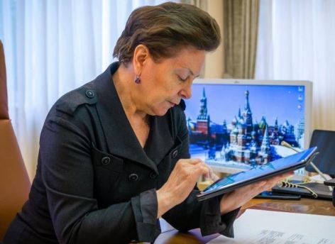 Наталья Комарова поговорит с югорчанами о дорогах в прямом эфире