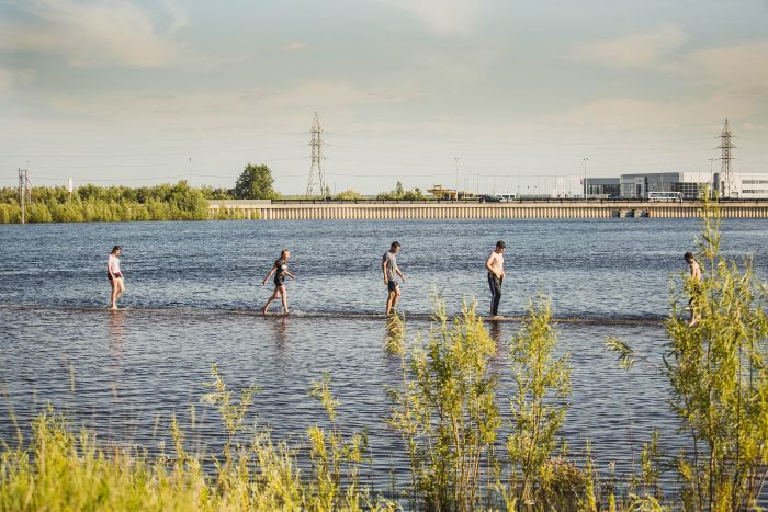 Как купаться в запрещённых водоемах и остаться в живых // ОБЗОР СИА-ПРЕСС