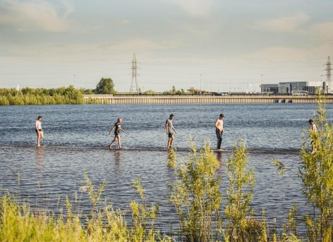 Как купаться в запрещённых водоемах и остаться в живых // ОБЗОР СИА-ПРЕСС