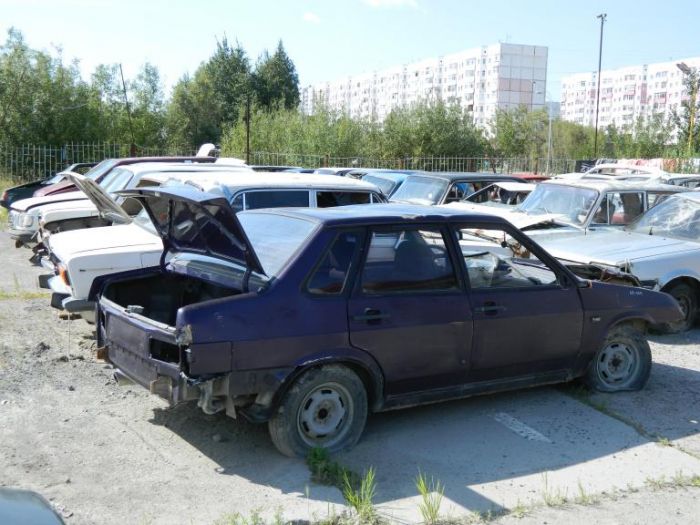 В Нижневартовске соберут брошенные автомобили