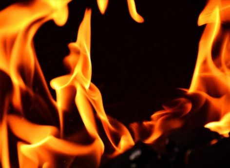 В ХМАО при пожаре в частном доме пострадал человек