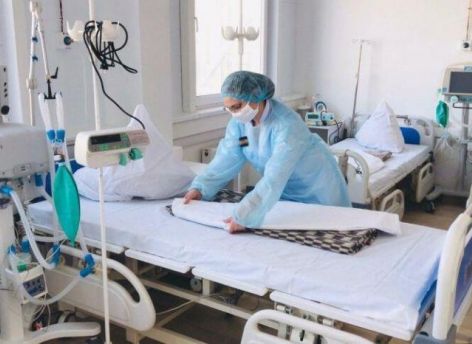 Больше всех работают сверхурочно в Югре медсестры и учителя