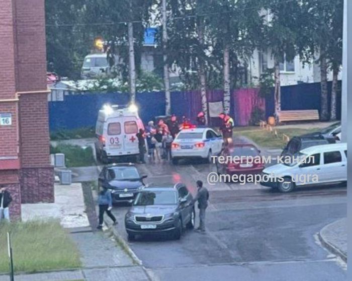 В Урае из окна выпала 13-летняя девочка
