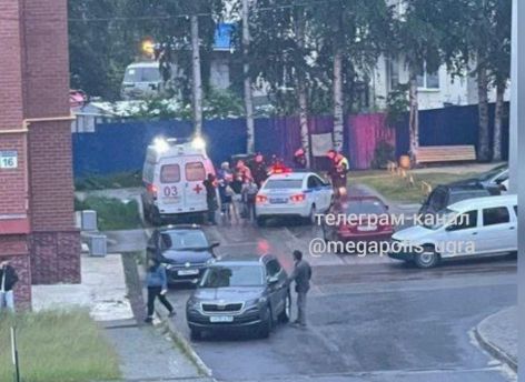 В Урае из окна выпала 13-летняя девочка