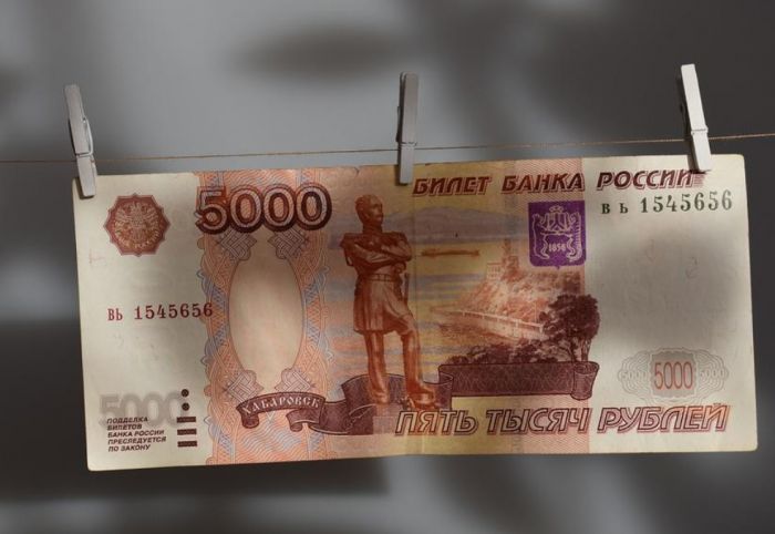 Жители «тюменской матрешки» стали реже снимать наличные