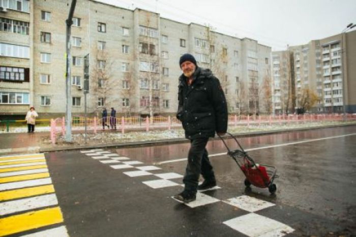 ​На сургутских дорогах начали обновлять разметку