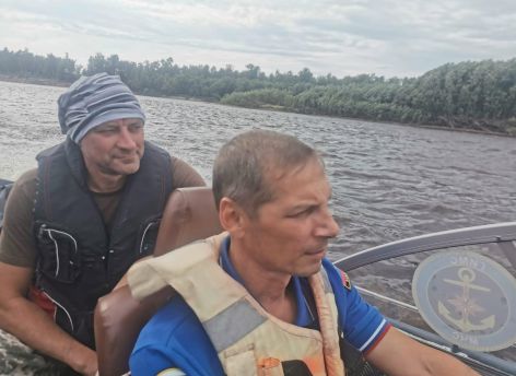 ​В Югре рыбаки застряли посреди водоема