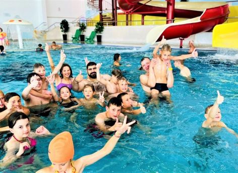 ​Детей из Макеевки привезли в аквапарк Ханты-Мансийска
