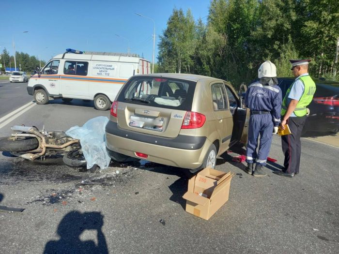 30-летний байкер погиб в Сургуте в ДТП с пенсионеркой на Hyundai