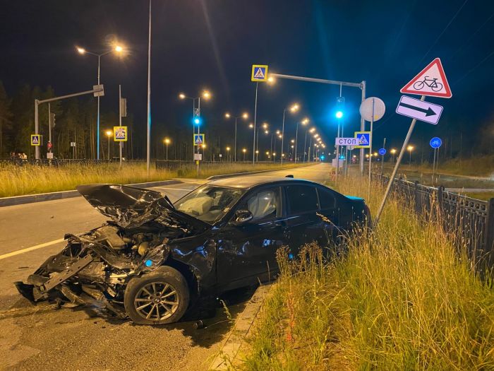 ​Toyota и BMW столкнулись в Сургуте – пострадали пять человек