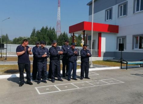 Для югорских пожарных построили депо со спортивным залом