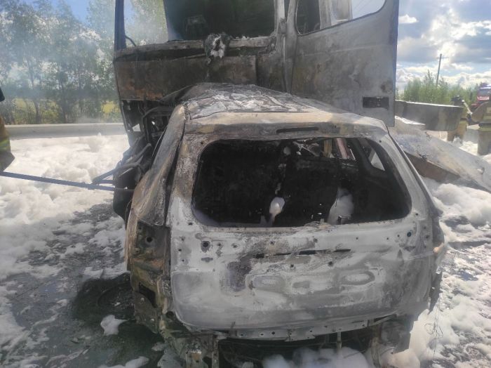 Автомобиль с югорчанами сгорел на тюменской трассе