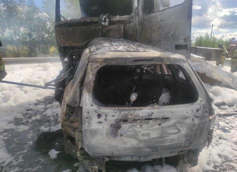 Автомобиль с югорчанами сгорел на тюменской трассе