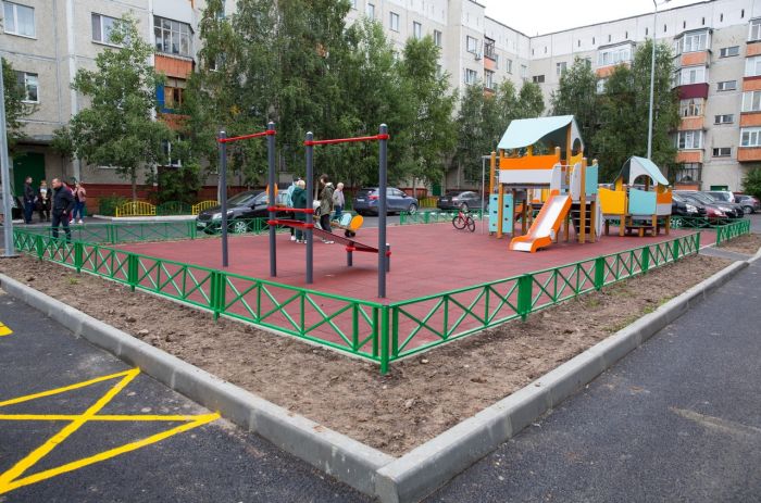 В Сургуте прошла приемка новой детской площадки на проспекте Мира