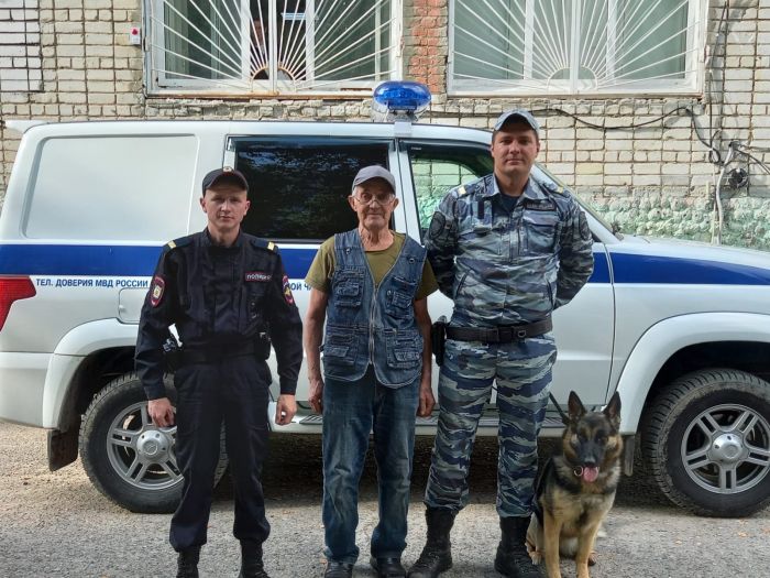 ​В Югре служебная собака нашла заблудившегося грибника
