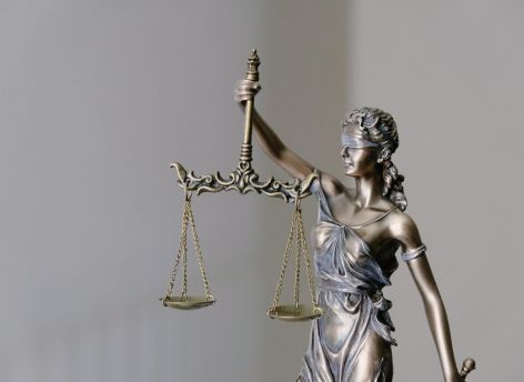 ​В Югре директор фирмы более года не выплачивал зарплату сотрудникам