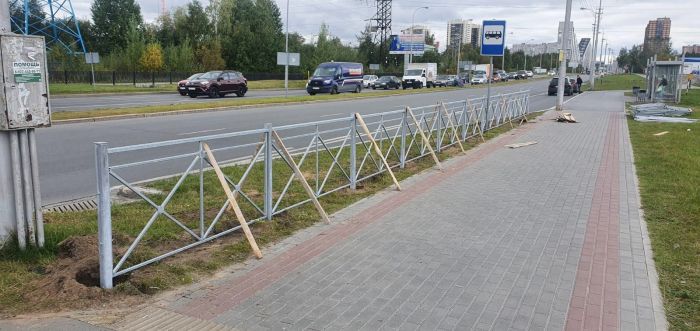 Сургут продолжает обновлять заборы и подсчитывать экономию от этого решения
