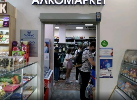 Алкаш после двери алкомаркета должен видеть опорный пункт полиции, а не детскую площадку с играющим на ней ребенком