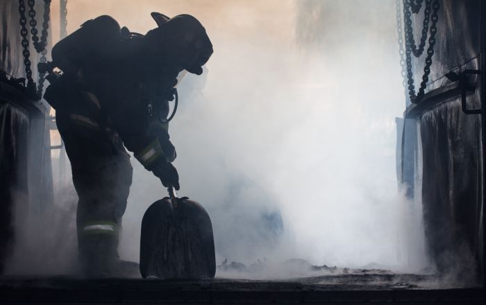 Пожарные спасли шесть югорчан из пожаров, среди них – двое детей