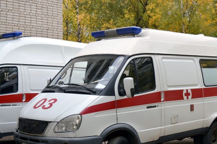Сургутянин разрисовал баллончиком машину скорой помощи 