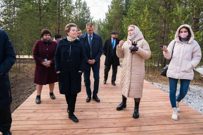 ​Наталья Комарова прошлась по уникальной эко-тропе на «Барсовой Горе»