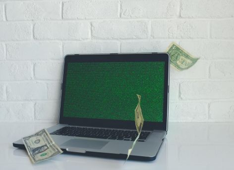 Югорчанин потерял почти 2 миллиона рублей на инвестициях в криптовалюту
