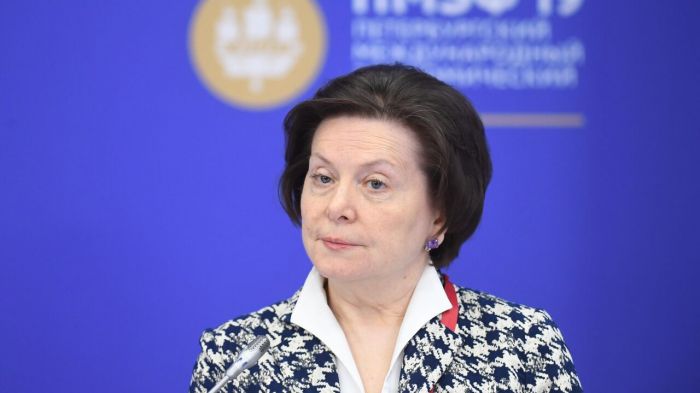 Наталья Комарова наградила работников арбитражного суда