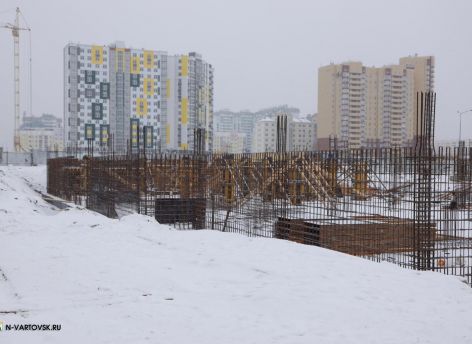 В восточном районе Нижневартовска возводят детсад на 320 мест
