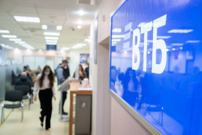 ​ВТБ: Доля вкладов в сбережениях россиян выросла на треть