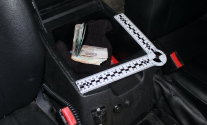 «Бесправный» водитель из Белоярского попался на взятке в 50 тысяч рублей