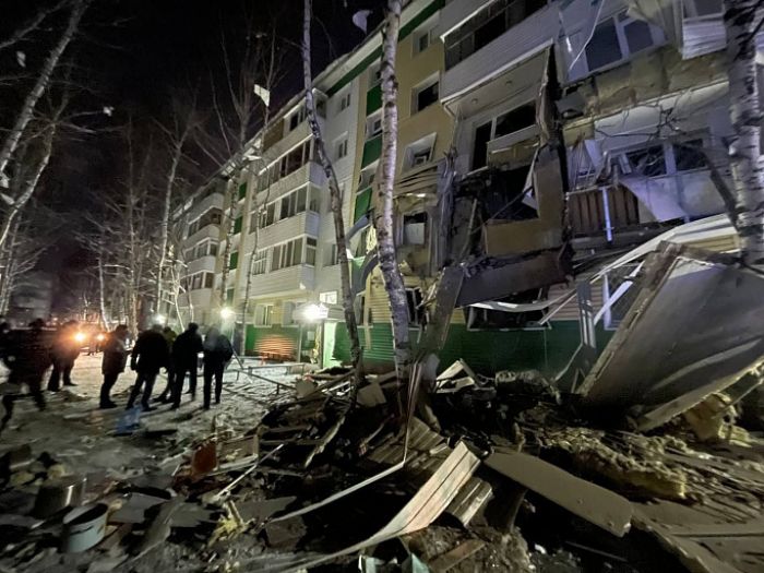 ​Под завалами дома в Нижневартовске обнаружили тело женщины