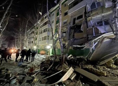 Под завалами дома в Нижневартовске обнаружили тело женщины