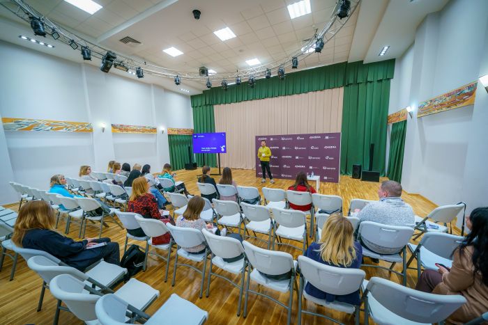 ​Федеральные эксперты и медийщики Югры обсудили, как прессе, власти и блогерам работать в новых условиях