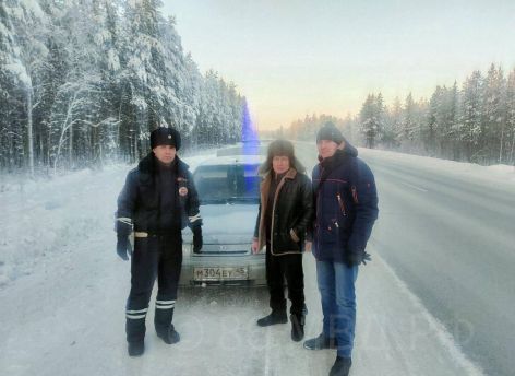 В Югре спасли замерзающих на трассе жителей Кургана