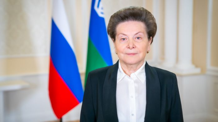 Наталью Комарову наградили почетным знаком