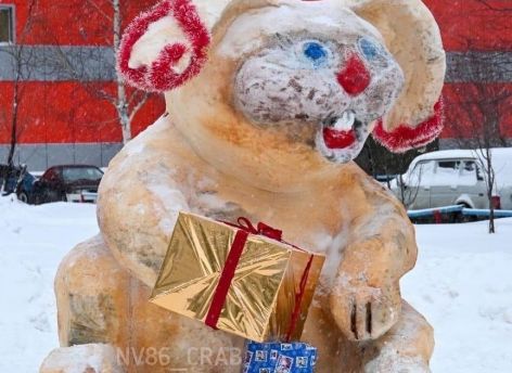 «Какой год, такие и зайцы». Вартовчан вновь удивили снежные фигуры