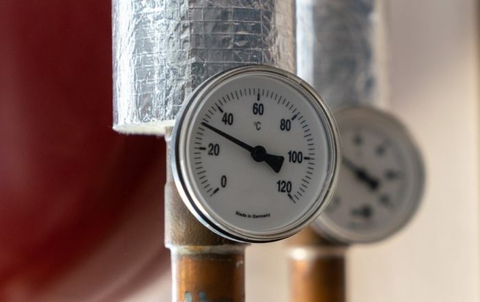 В югорском поселке обнаружили изношенные на 100% сети теплоснабжения