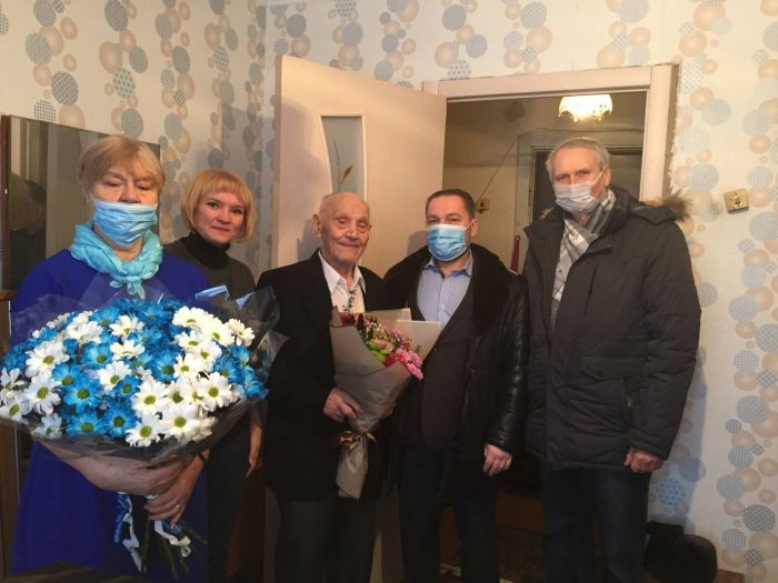 В Мегионе ветерану Великой Отечественной войны передали открытку от Путина в честь юбилея