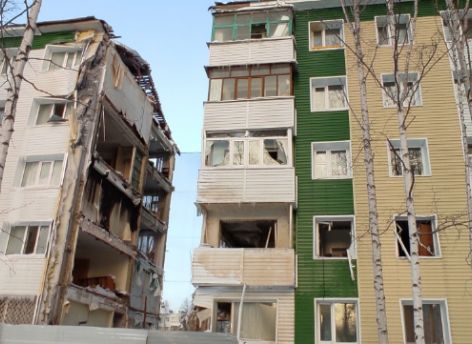 В Нижневартовске выявили трещины в соседних домах от места взрыва газа
