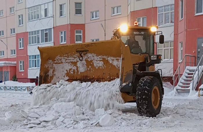 Коммунальщики Нижневартовска перешли на усиленный режим из-за снегопада