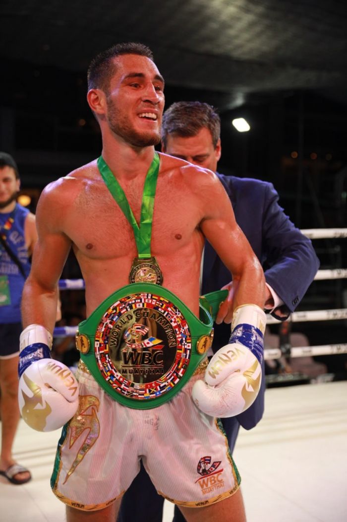 Югорский боксер завоевал титул чемпиона мира по версии WBC